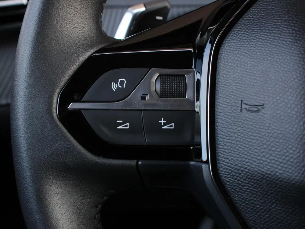 Peugeot 208 1.2 Hybrid 100PK Automaat Allure Navigatie uit 2025, foto 13