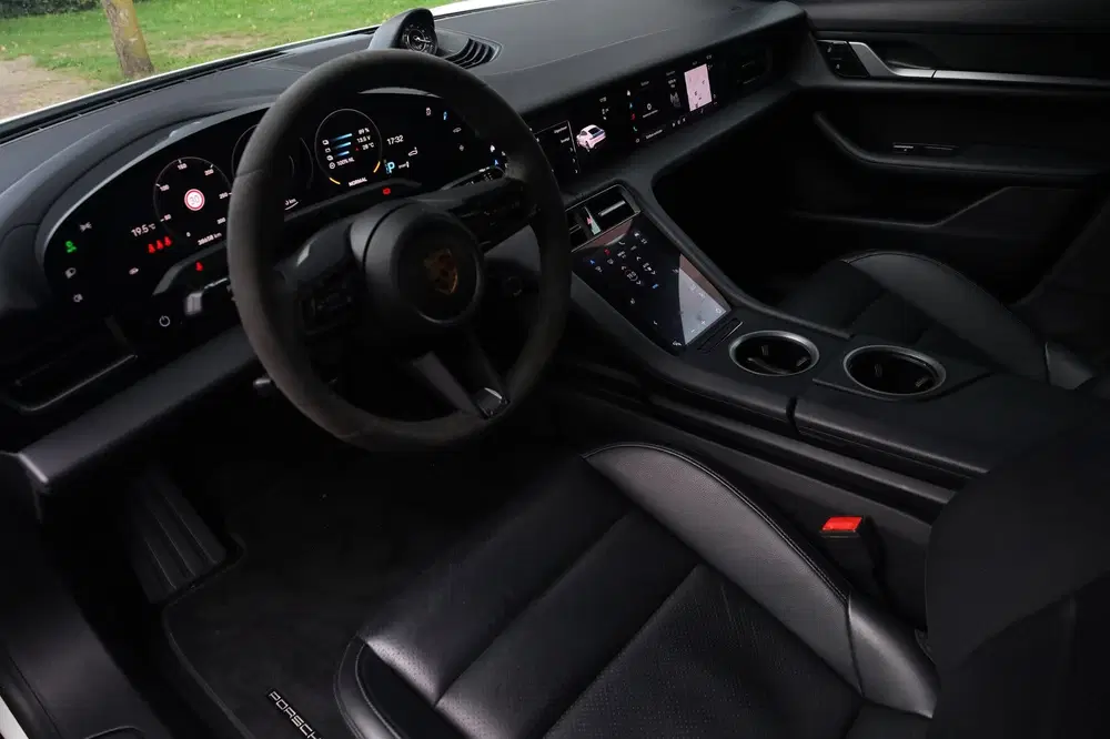 Porsche Taycan Performance+ 94 kWh Aut. uit 2022, foto 2