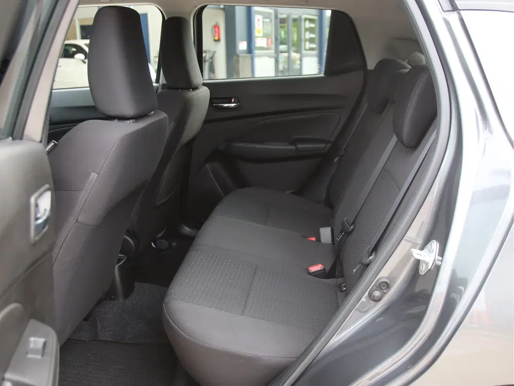 Suzuki Swift 1.2 Style Smart Hybrid Stoelvw uit 2022, foto 12
