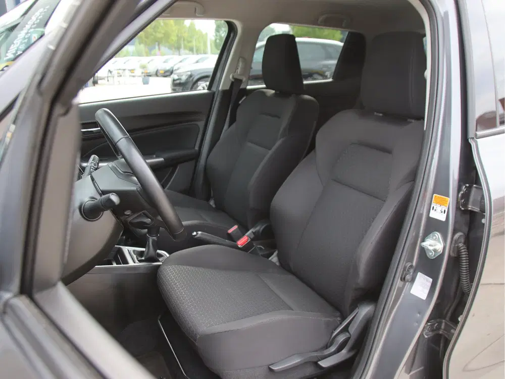 Suzuki Swift 1.2 Style Smart Hybrid Stoelvw uit 2022, foto 8