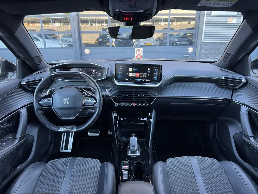 Peugeot 2008 1.2 PureTech GT-Line Automaat uit 2021, foto 2