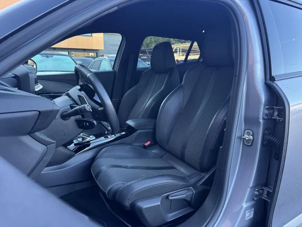 Peugeot 2008 1.2 PureTech GT-Line Automaat uit 2021, foto 4