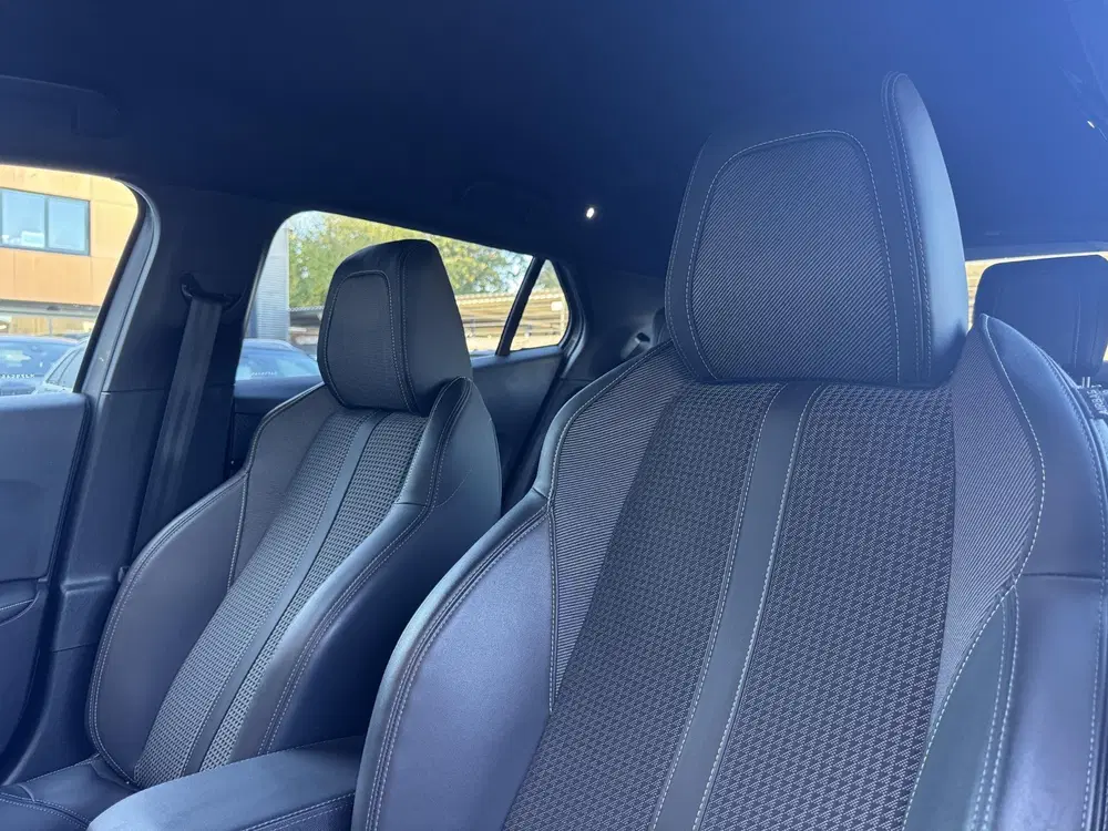 Peugeot 2008 1.2 PureTech GT-Line Automaat uit 2021, foto 5