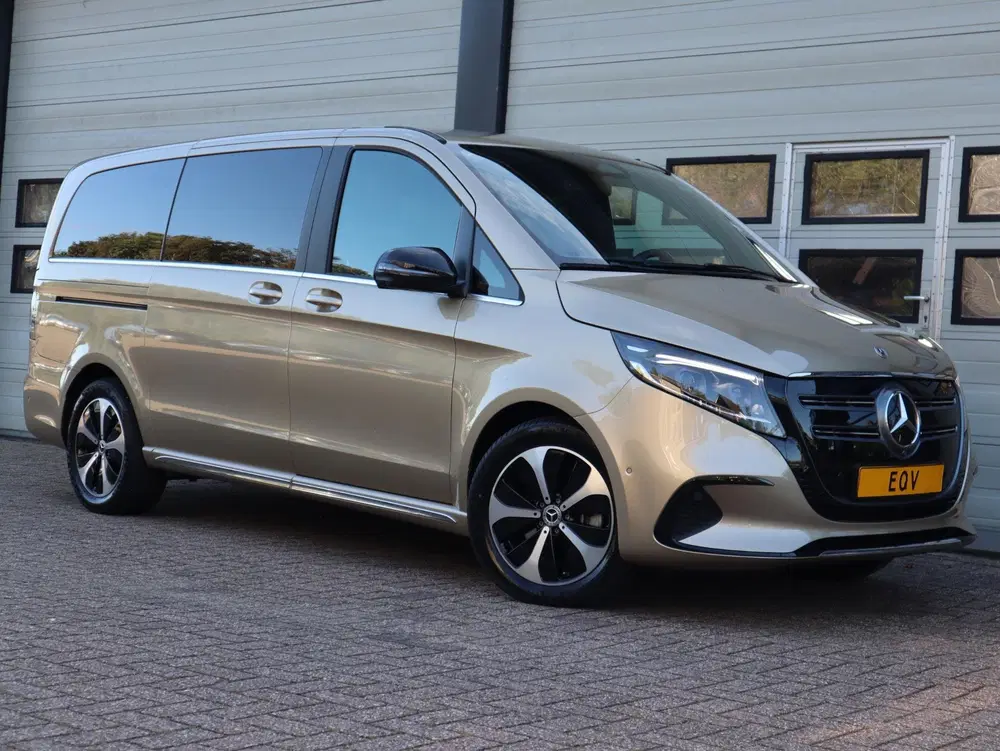 Mercedes-Benz EQV 300 90 kWh L2 AMG Avantgarde Airmatic uit 2024, foto 2