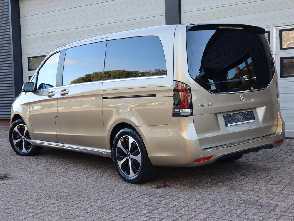 Mercedes-Benz EQV 300 90 kWh L2 AMG Avantgarde Airmatic uit 2024, foto 4