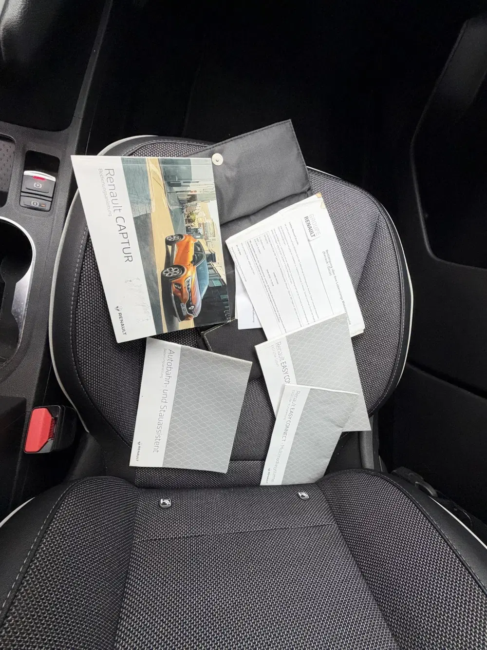 Renault Captur 1.3 TCe 130 Intens Automaat uit 2020, foto 15