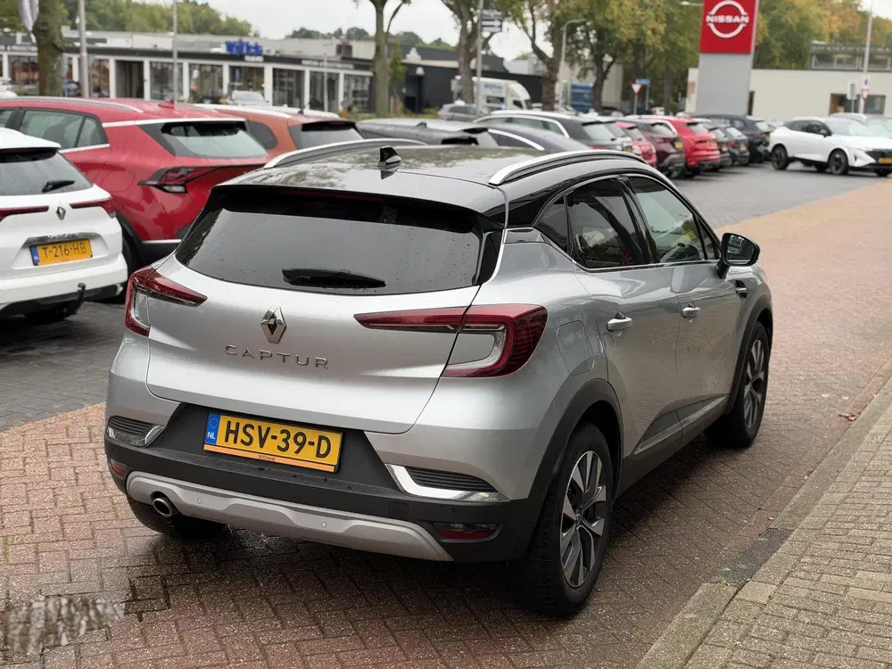 Renault Captur 1.3 TCe 130 Intens Automaat uit 2020, foto 2