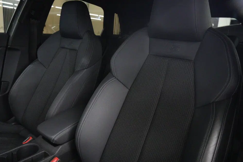 Audi A3 45 TFSI e S edition Competition PANO uit 2021, foto 13