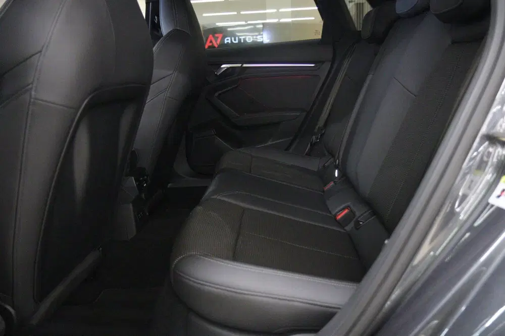 Audi A3 45 TFSI e S edition Competition PANO uit 2021, foto 14