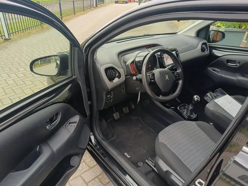 Peugeot 108 1.0 e-VTi Allure uit 2021, foto 6