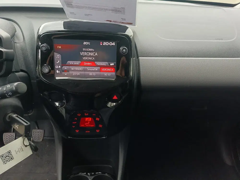 Peugeot 108 1.0 e-VTi Allure uit 2021, foto 8