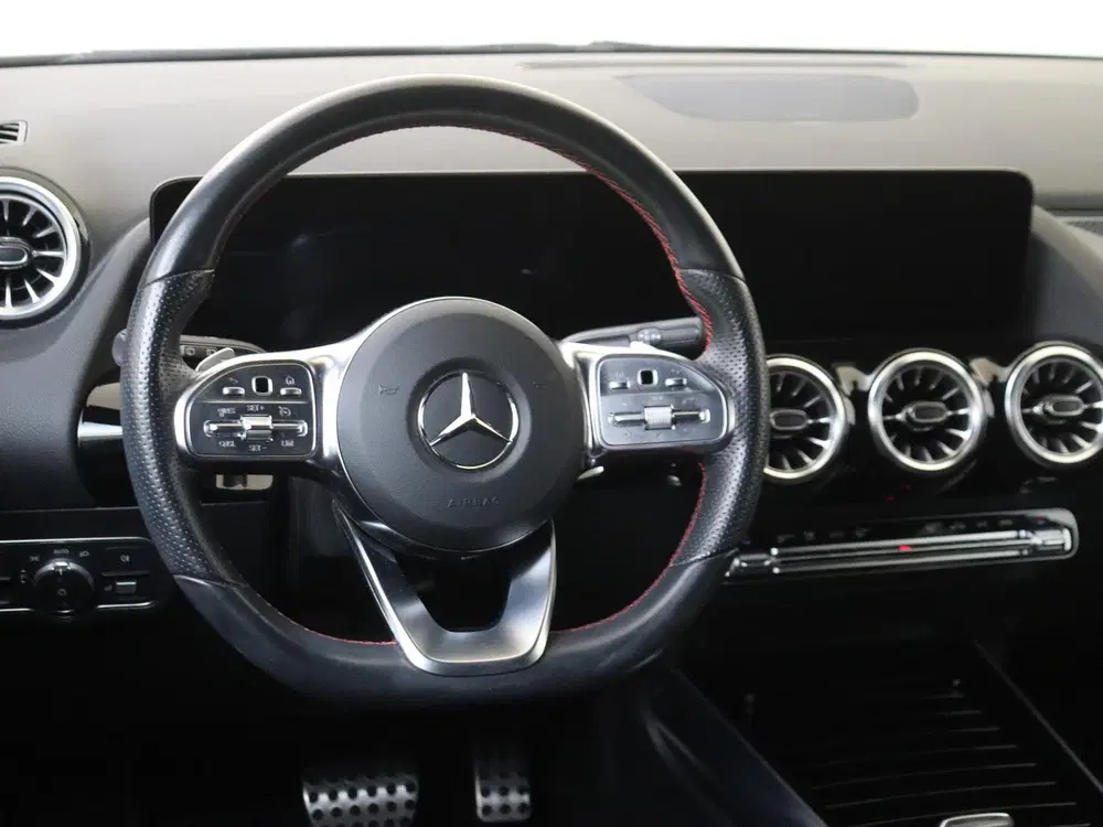 Mercedes-Benz GLA 180 AMG Line uit 2022, foto 10