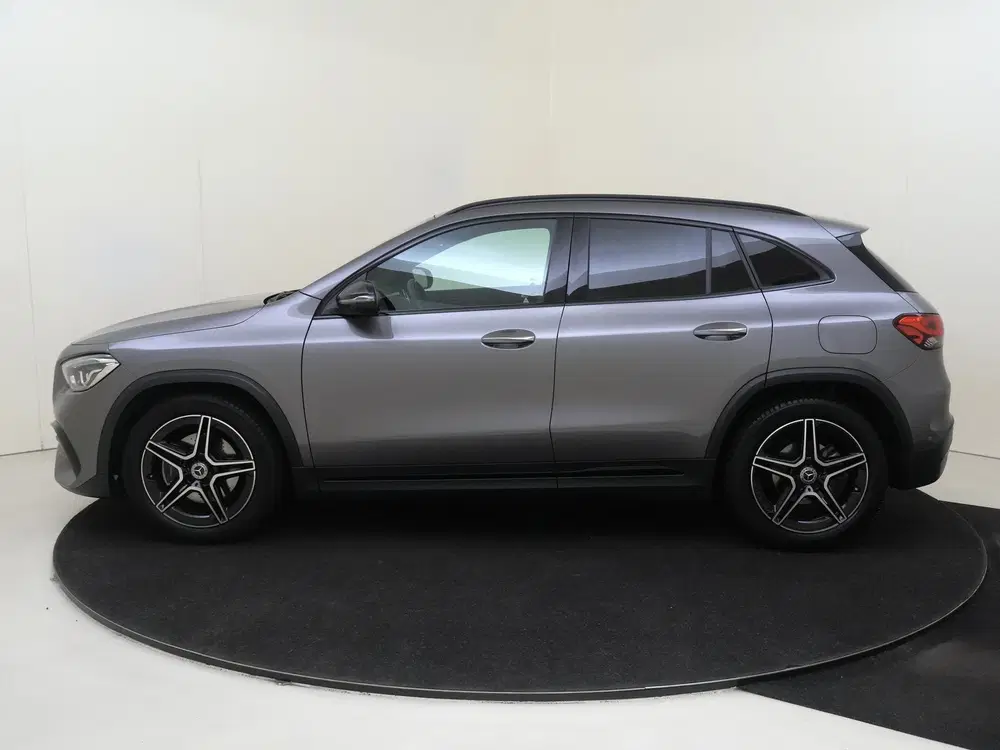 Mercedes-Benz GLA 180 AMG Line uit 2022, foto 8