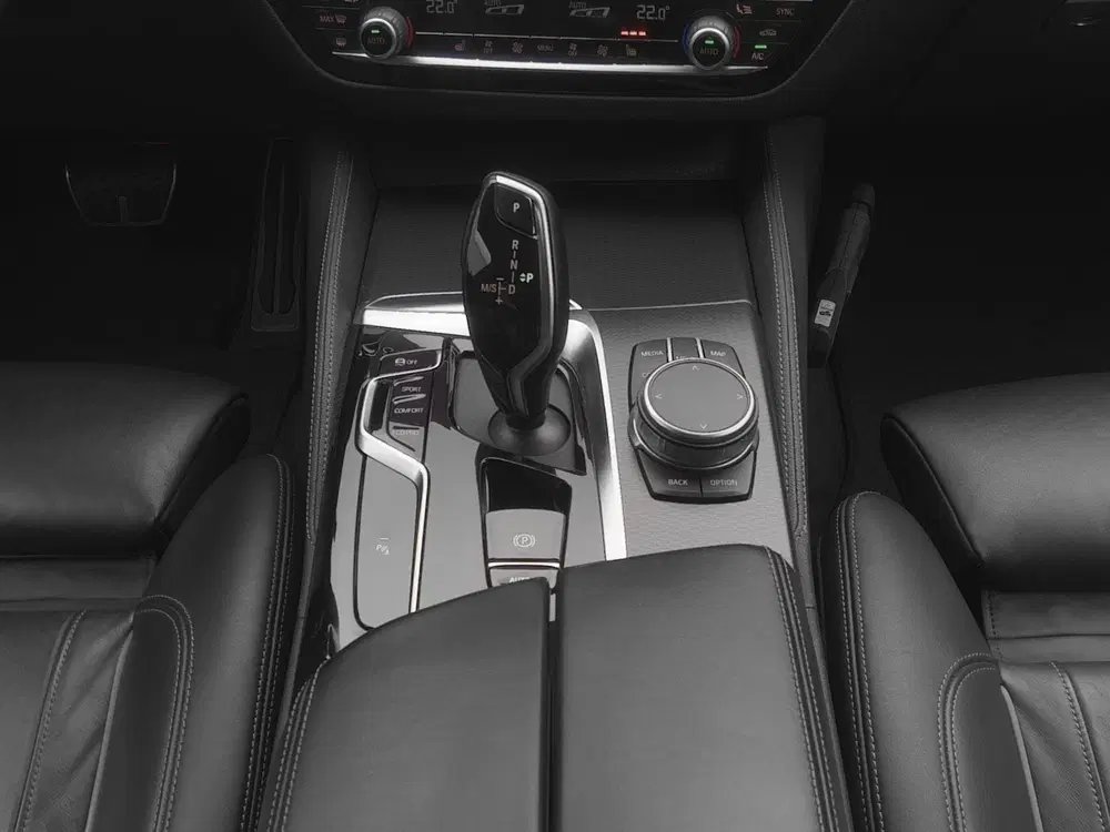 BMW 5-serie 520i Business Edition Plus uit 2021, foto 10