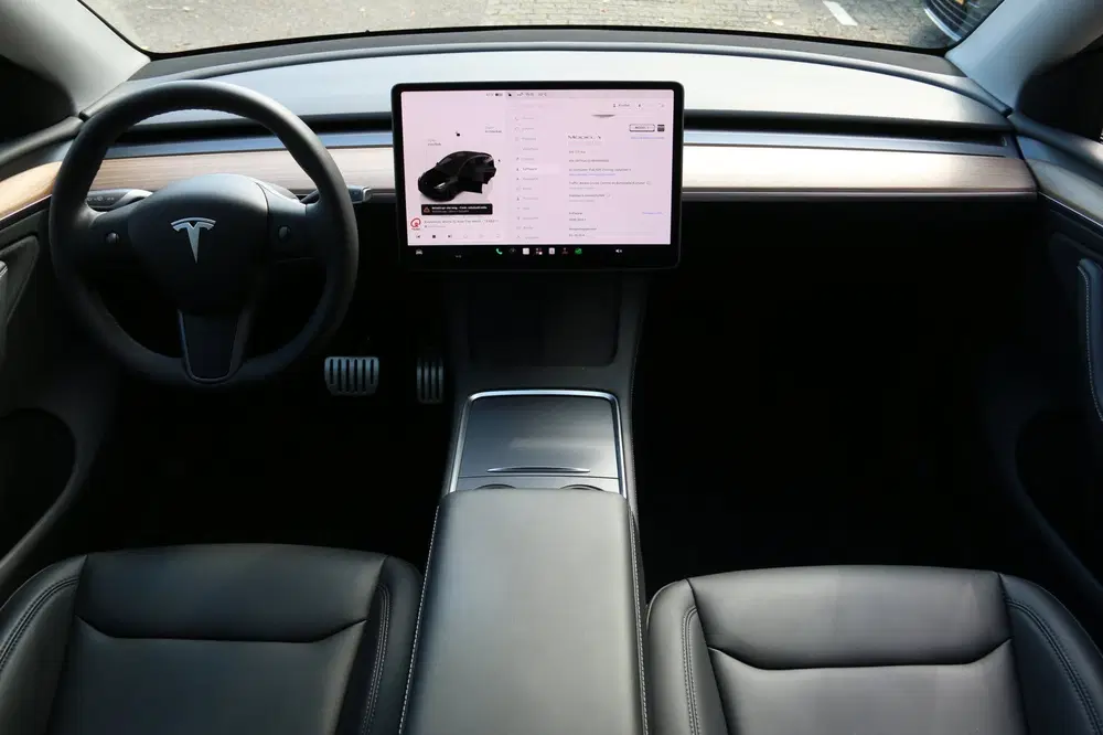Tesla Model Y Performance AWD 75 kWh uit 2023, foto 10
