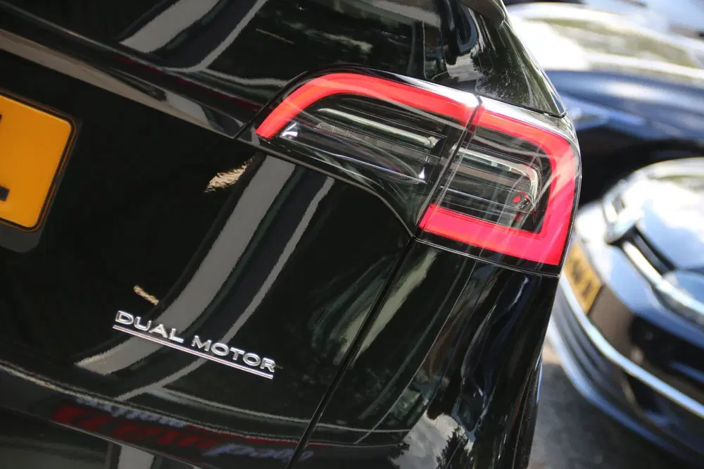 Tesla Model Y Performance AWD 75 kWh uit 2023, foto 8