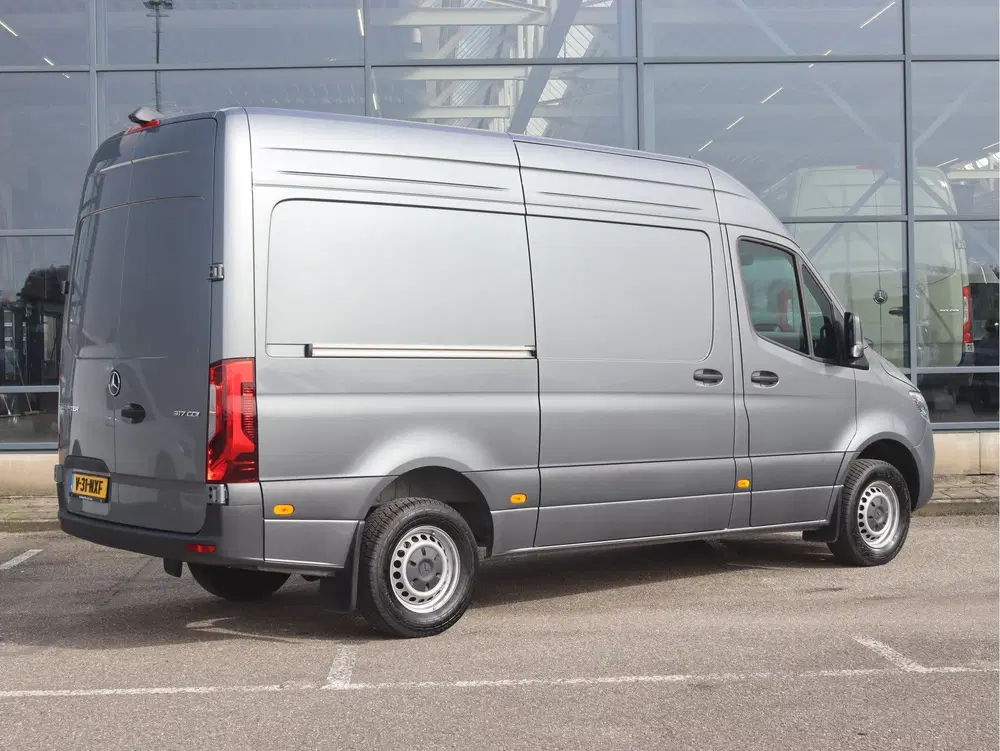 Mercedes-Benz Sprinter 317 CDI L2H2 Select uit 2024, foto 2