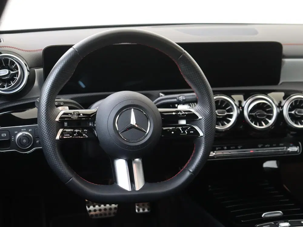 Mercedes-Benz CLA 180 Star Edition AMG uit 2025, foto 10