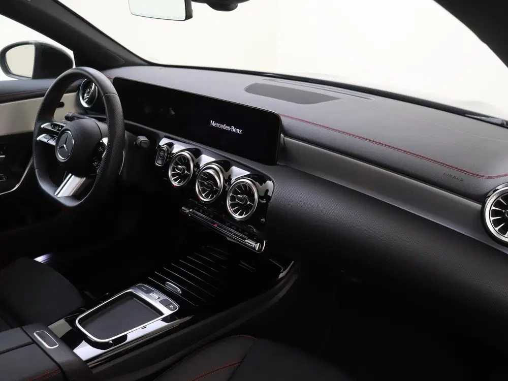 Mercedes-Benz CLA 180 Star Edition AMG uit 2025, foto 5