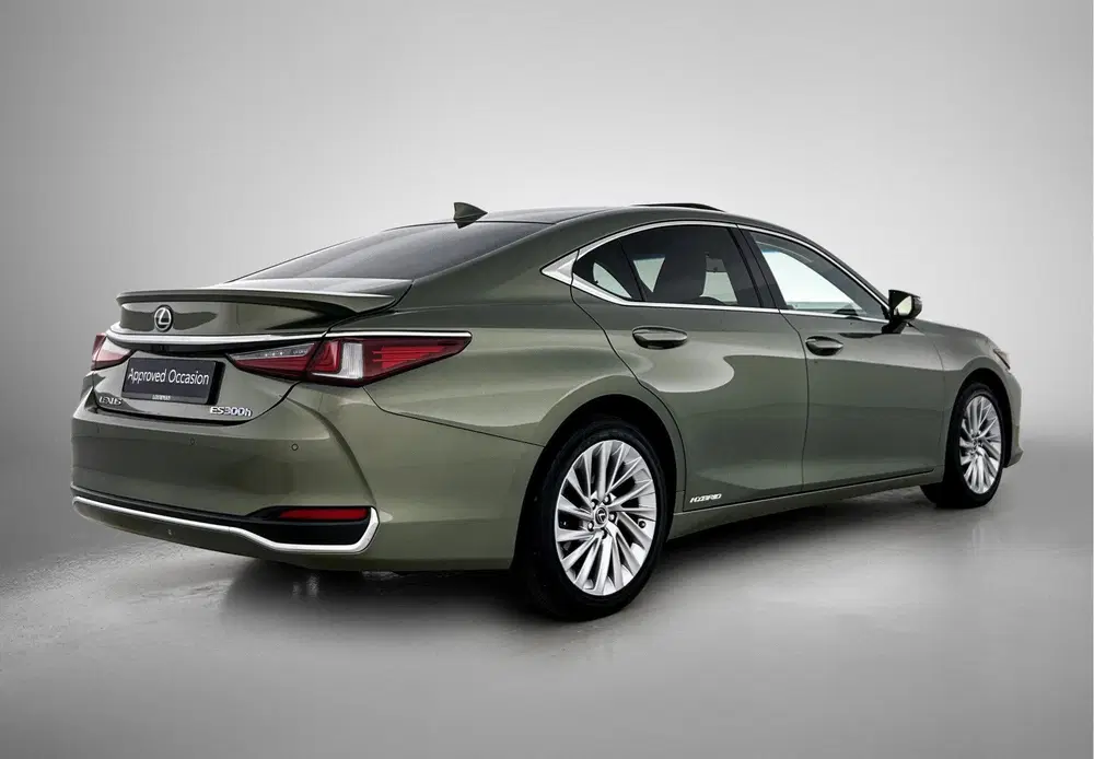 Lexus ES 300h President Line uit 2020, foto 2