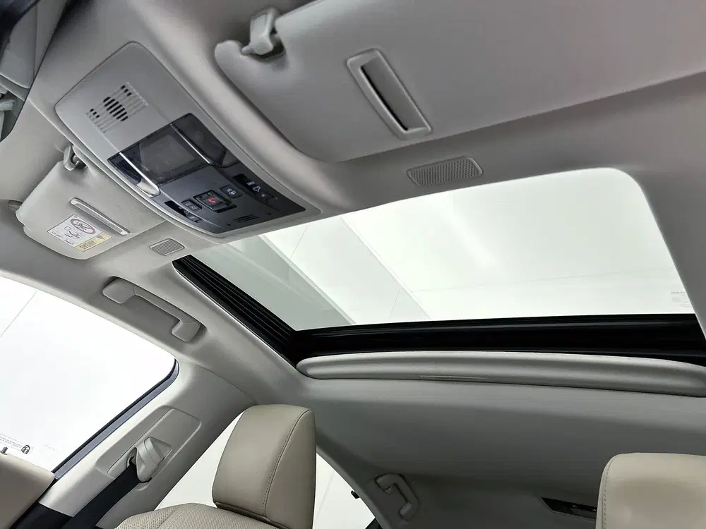 Lexus ES 300h President Line uit 2020, foto 4