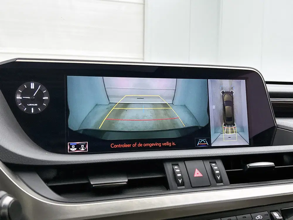 Lexus ES 300h President Line uit 2020, foto 9