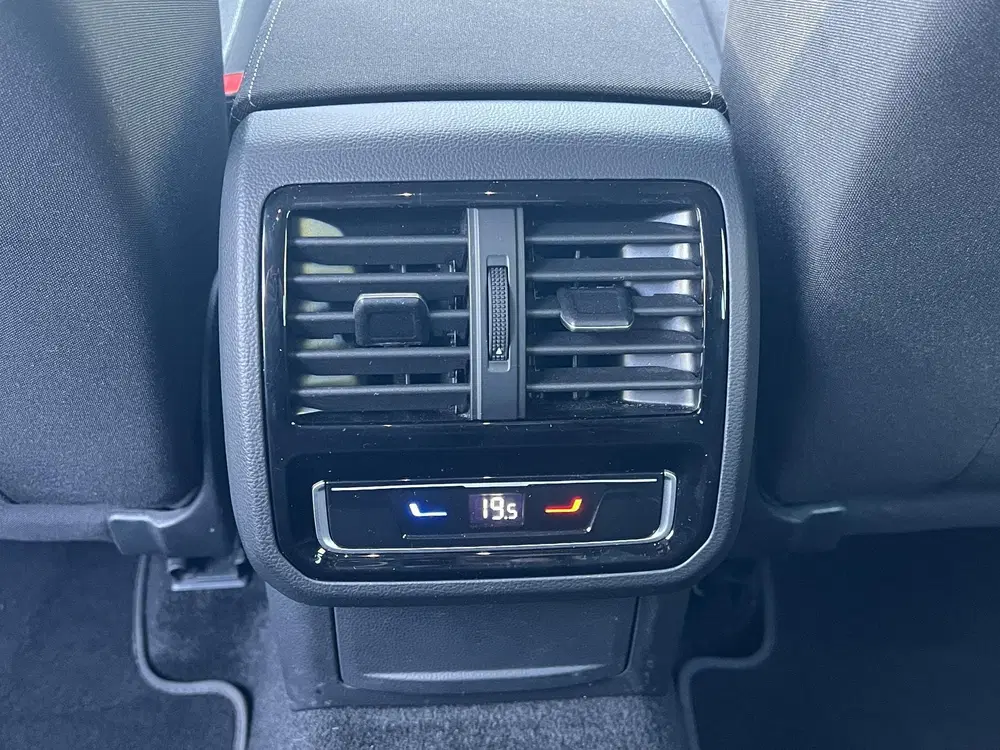 Volkswagen Passat 1.5 TSI Business uit 2023, foto 12
