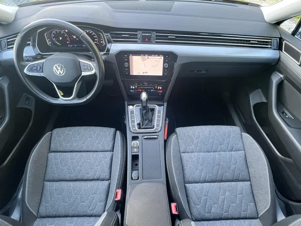 Volkswagen Passat 1.5 TSI Business uit 2023, foto 2