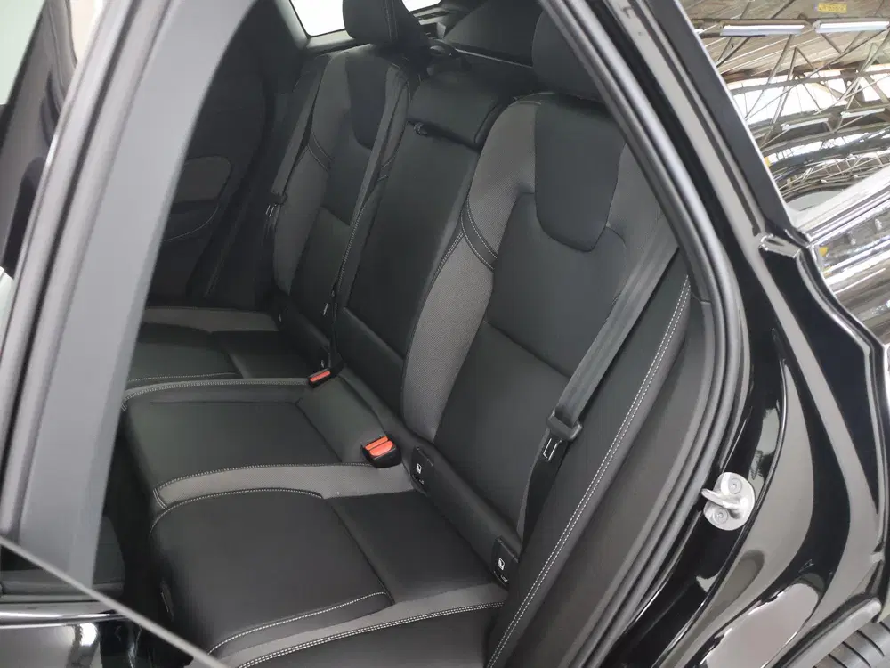 Volvo XC60 2.0 T6 Plug-in hybrid AWD R-Design uit 2023, foto 12
