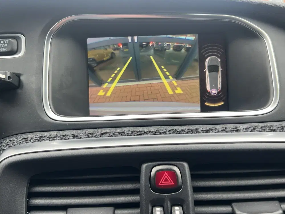Volvo V40 1.5 T3 Automaat R-Design Polar + Sport Pan uit 2019, foto 13