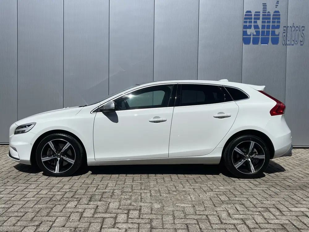Volvo V40 1.5 T3 Automaat R-Design Polar + Sport Pan uit 2019, foto 2
