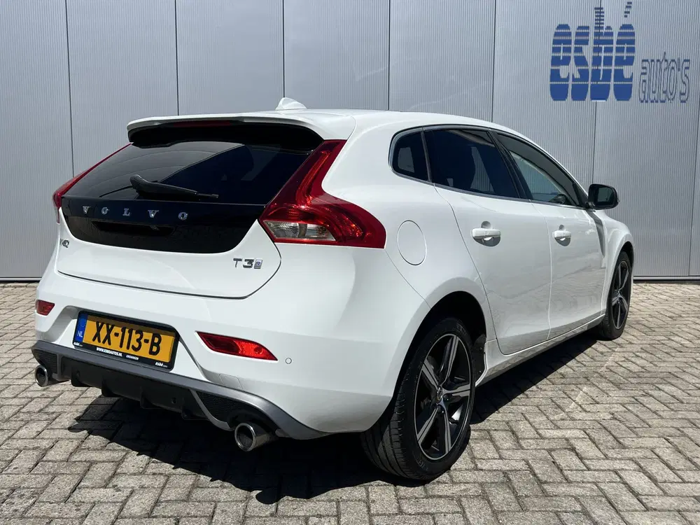 Volvo V40 1.5 T3 Automaat R-Design Polar + Sport Pan uit 2019, foto 3