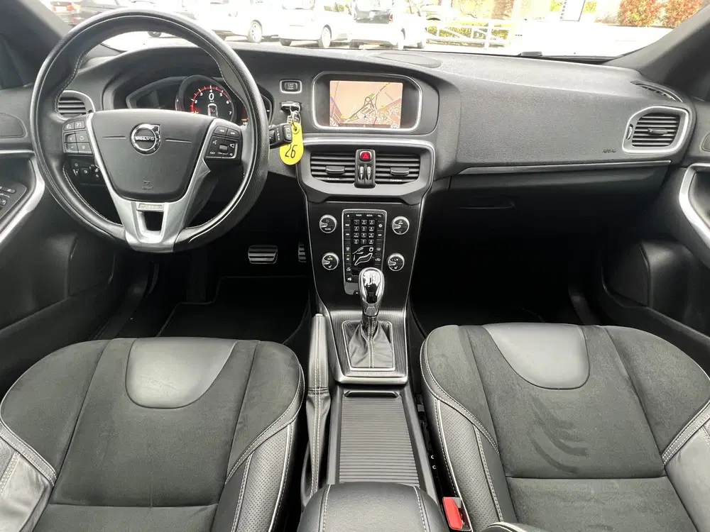 Volvo V40 1.5 T3 Automaat R-Design Polar + Sport Pan uit 2019, foto 4