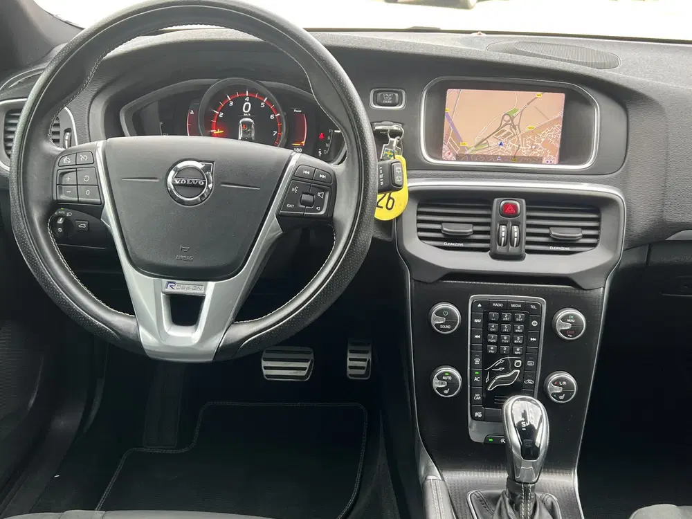 Volvo V40 1.5 T3 Automaat R-Design Polar + Sport Pan uit 2019, foto 5