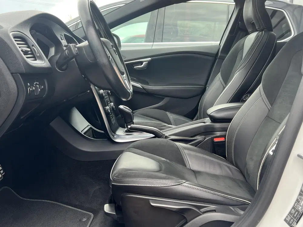 Volvo V40 1.5 T3 Automaat R-Design Polar + Sport Pan uit 2019, foto 6