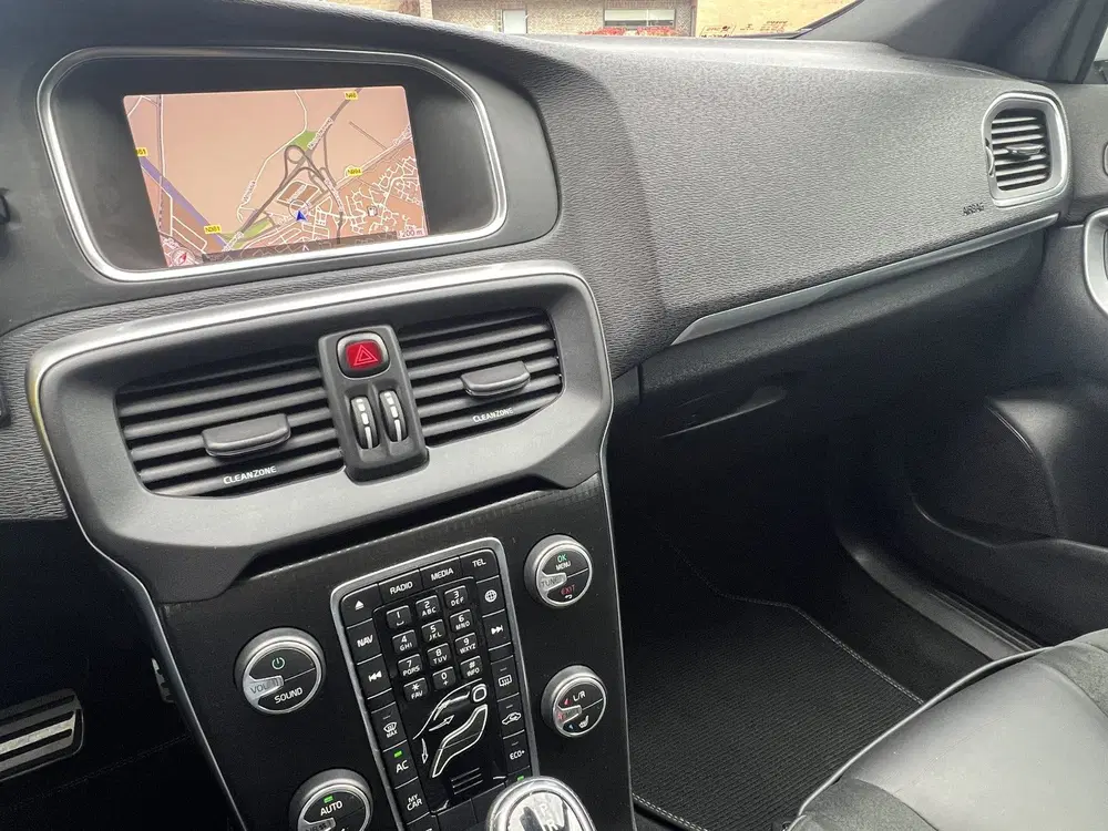Volvo V40 1.5 T3 Automaat R-Design Polar + Sport Pan uit 2019, foto 9
