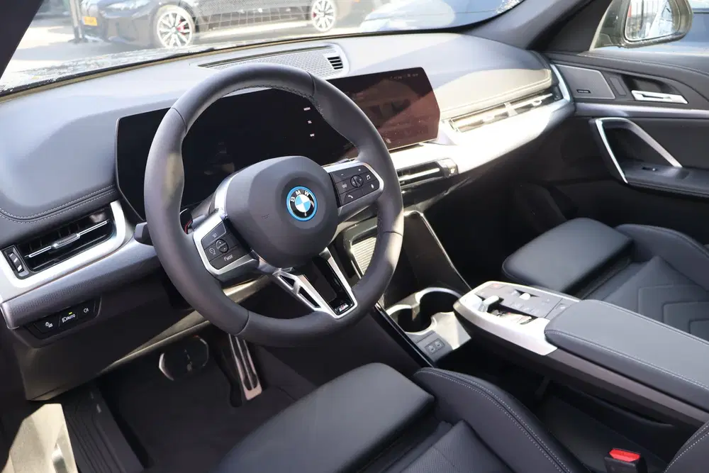 BMW iX1 eDrive20 M Sport uit 2026, foto 13