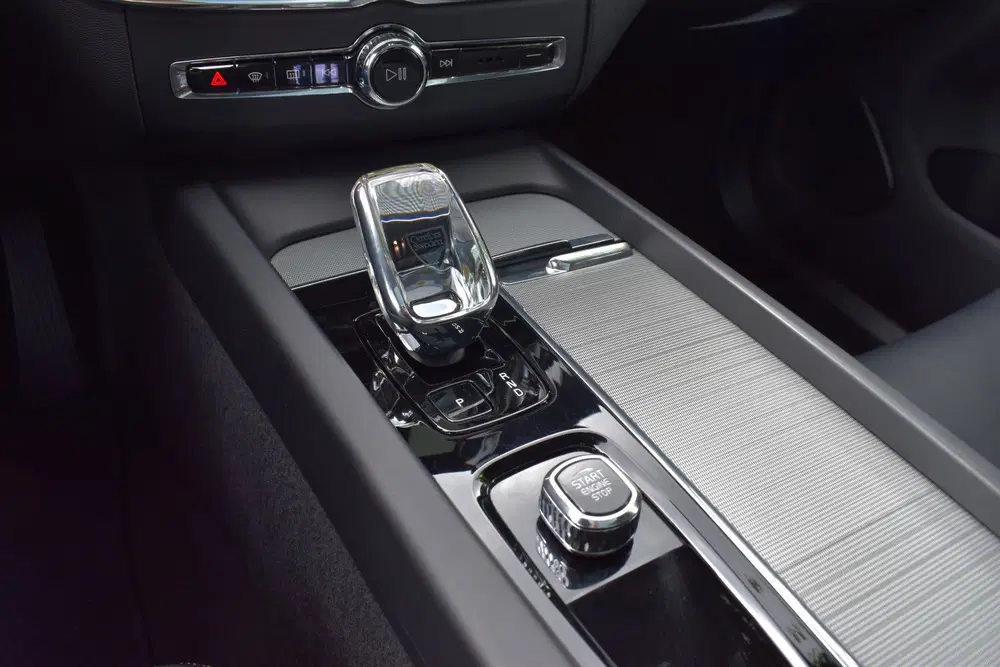 Volvo XC60 2.0 T6 Plug-in hybrid AWD 400PK Dark uit 2023, foto 12