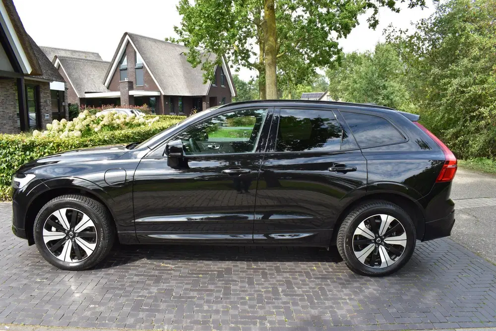 Volvo XC60 2.0 T6 Plug-in hybrid AWD 400PK Dark uit 2023, foto 4