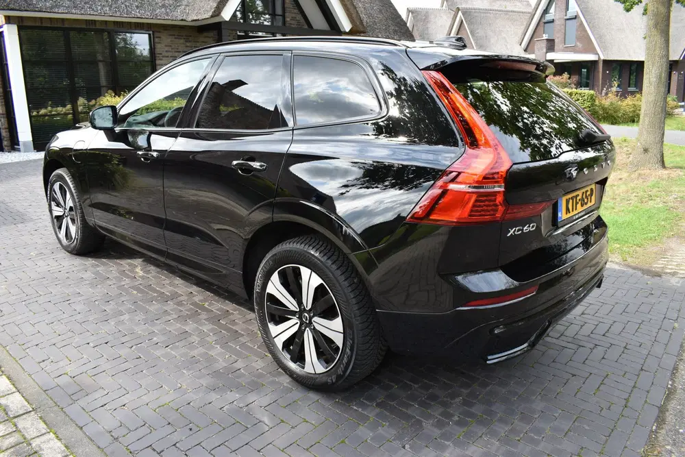 Volvo XC60 2.0 T6 Plug-in hybrid AWD 400PK Dark uit 2023, foto 5