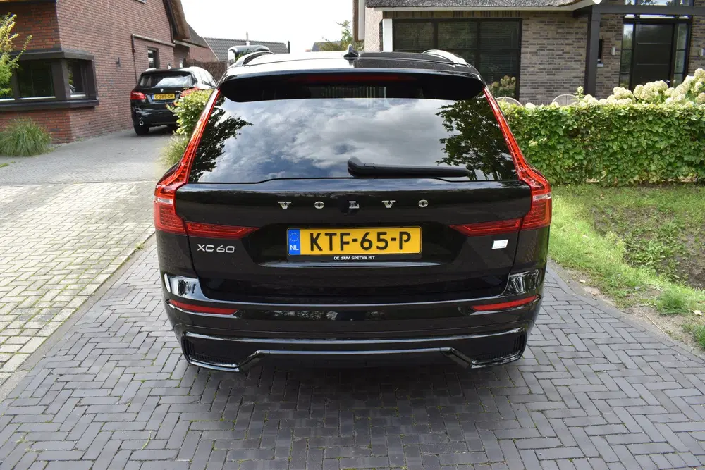 Volvo XC60 2.0 T6 Plug-in hybrid AWD 400PK Dark uit 2023, foto 6
