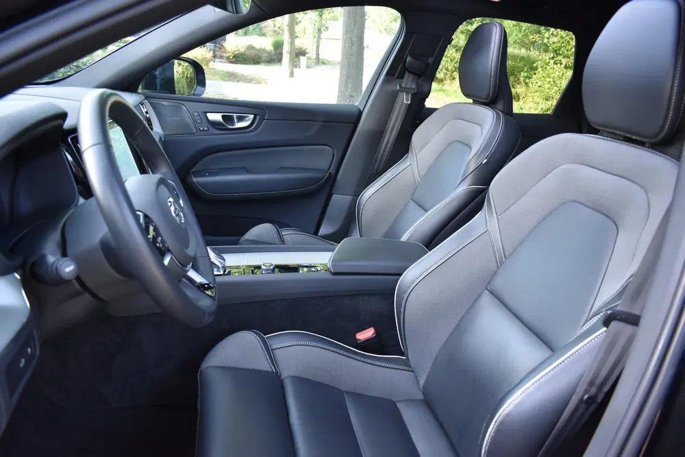 Volvo XC60 2.0 T6 Plug-in hybrid AWD 400PK Dark uit 2023, foto 8