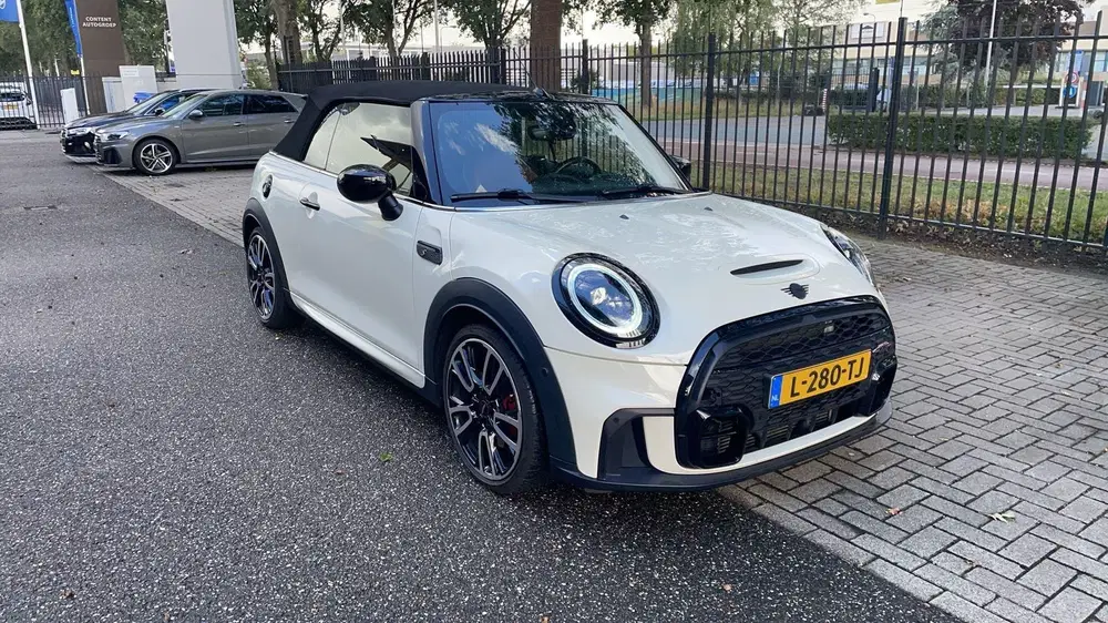Mini Cabrio 2.0 Cooper S John Cooper Works 178 PK uit 2021, foto 3