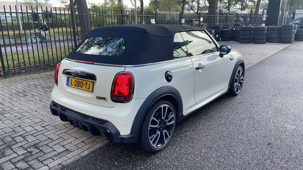 Mini Cabrio 2.0 Cooper S John Cooper Works 178 PK uit 2021, foto 6