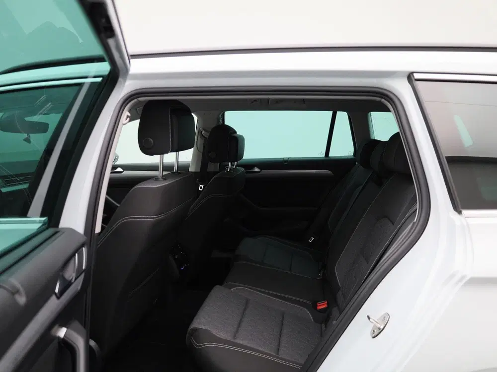 Volkswagen Passat 2.0 TDI Business uit 2022, foto 10