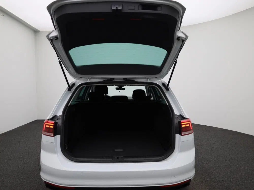 Volkswagen Passat 2.0 TDI Business uit 2022, foto 11