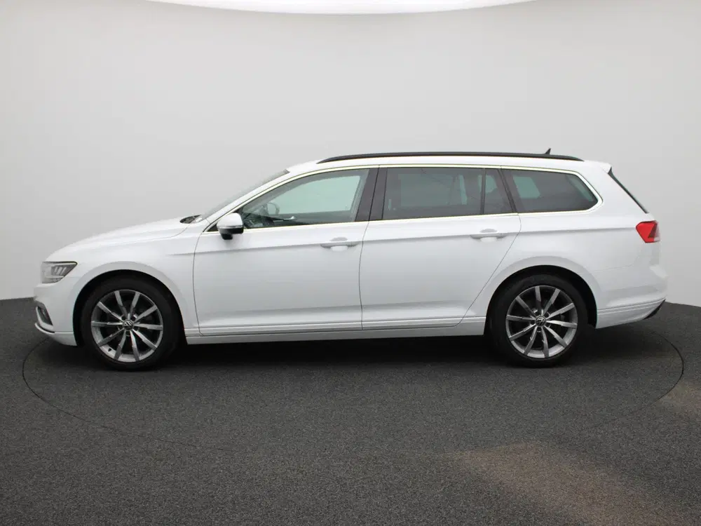 Volkswagen Passat 2.0 TDI Business uit 2022, foto 4