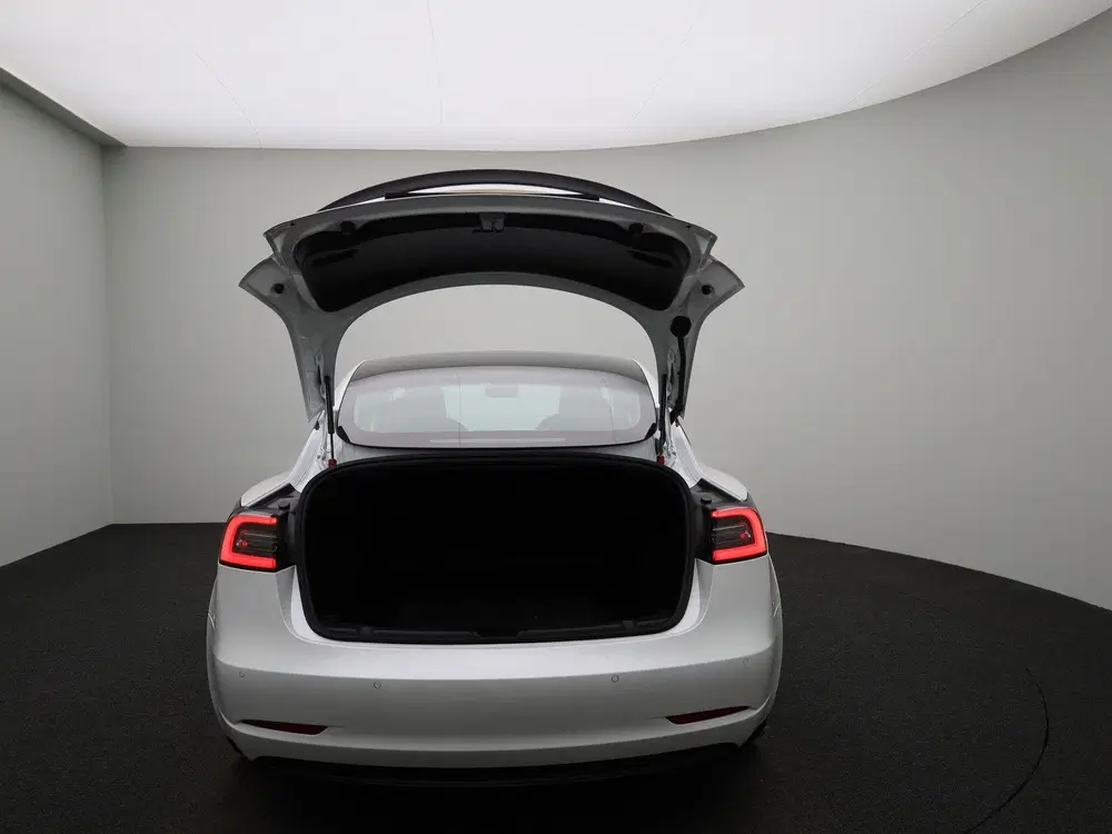 Tesla Model 3 Standard RWD Plus 60 kWh uit 2019, foto 11