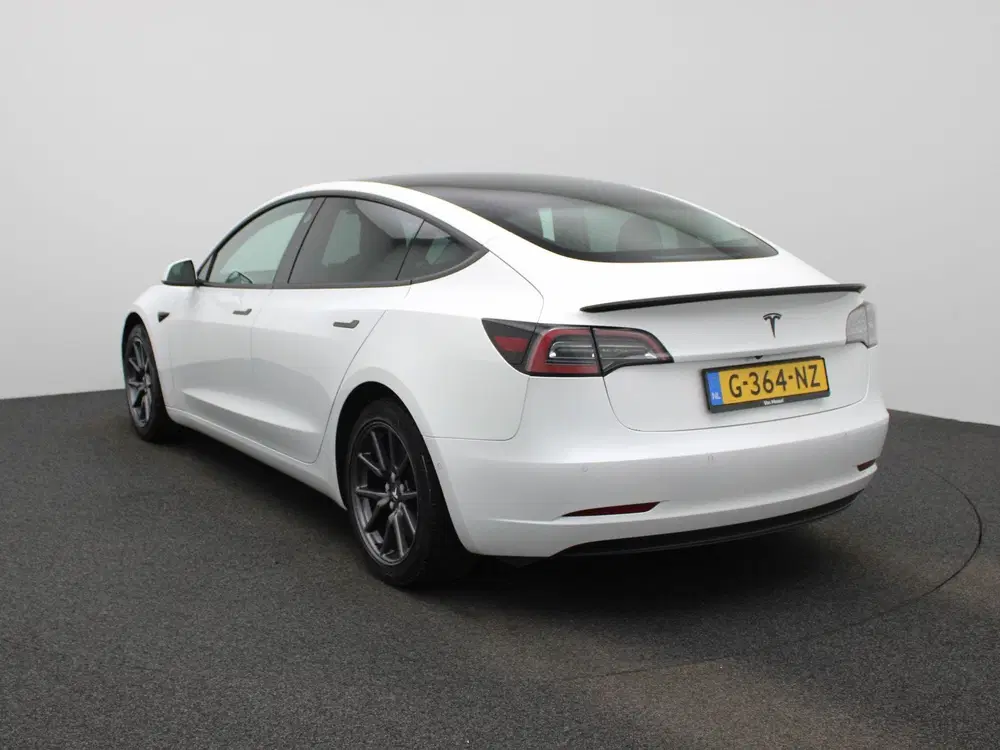 Tesla Model 3 Standard RWD Plus 60 kWh uit 2019, foto 2