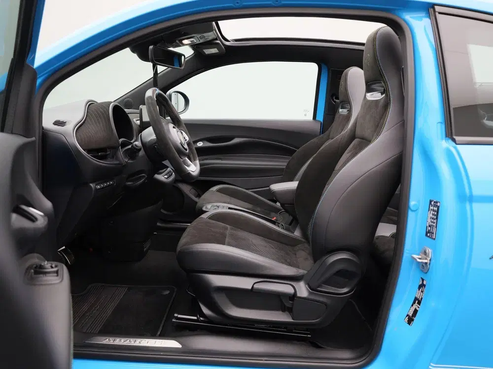Fiat 500C Abarth Scorpionissima 42 kWh uit 2023, foto 12